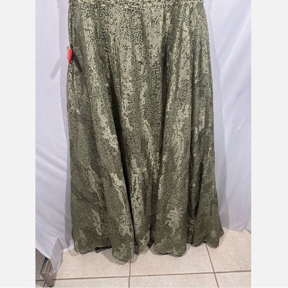 NWT $798 Mac Duggal [ 16‎ ] Embroidered Flutter Sleeve V-Neck Gown Olive Green - Picture 10 of 16